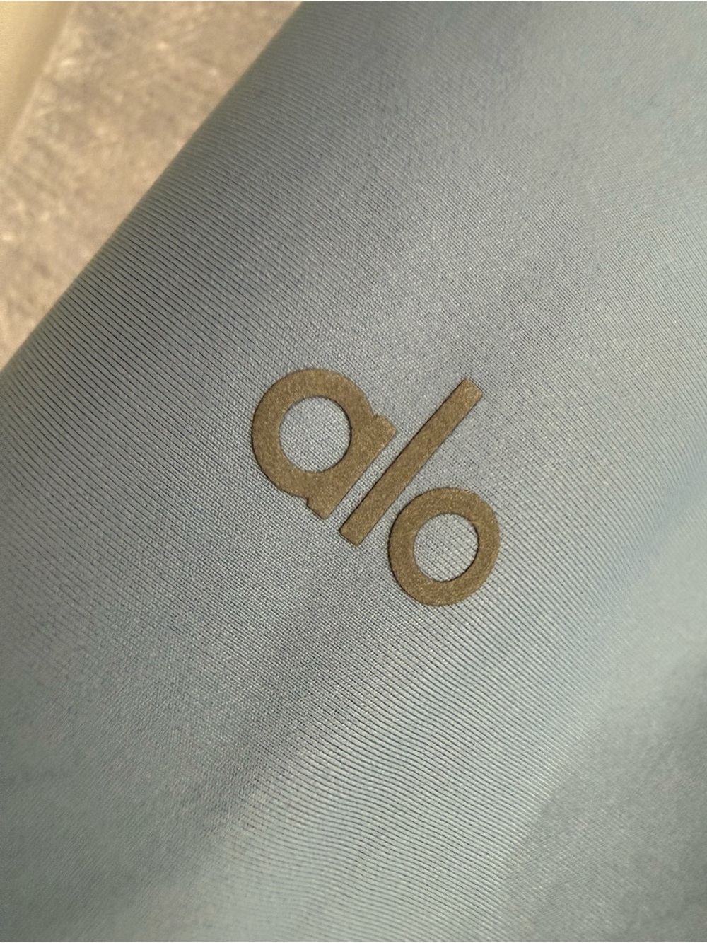 ALO Yoga Women’s Light Blue Airlift leggings Medium